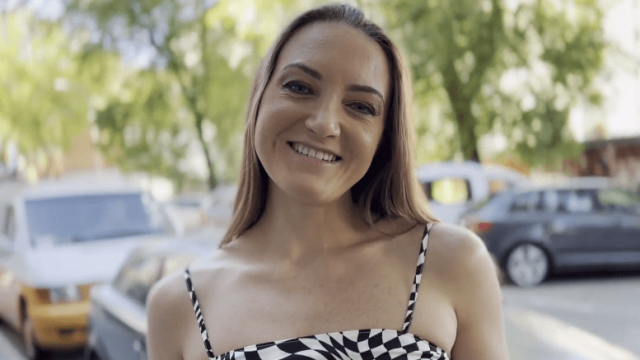 Amateur girl with very beautifull eyes and smile, encountred on the street, and tricked her to record her first porno movie